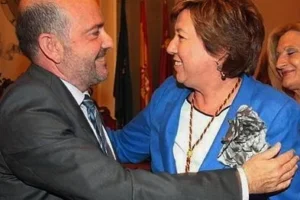 José Antonio Alonso (ex-alcalde del PSOE, detenido por corrupción) y Pilar Barreiro (ex-alcaldesa del PP, investigada por corrupción)